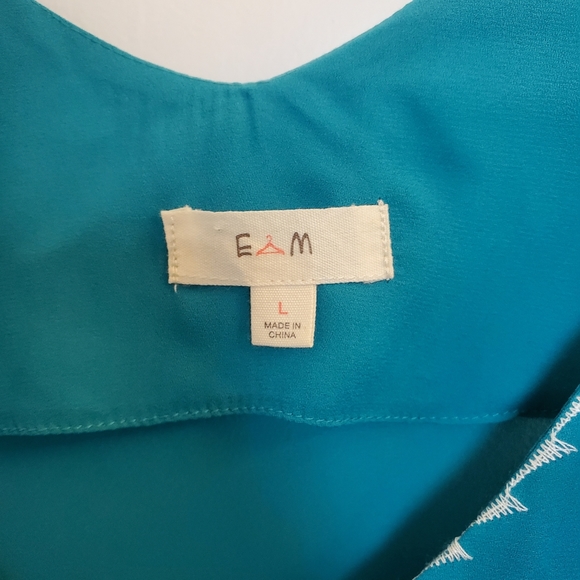 EM Women's Embroidered Tank Top sz L - Picture 4 of 9